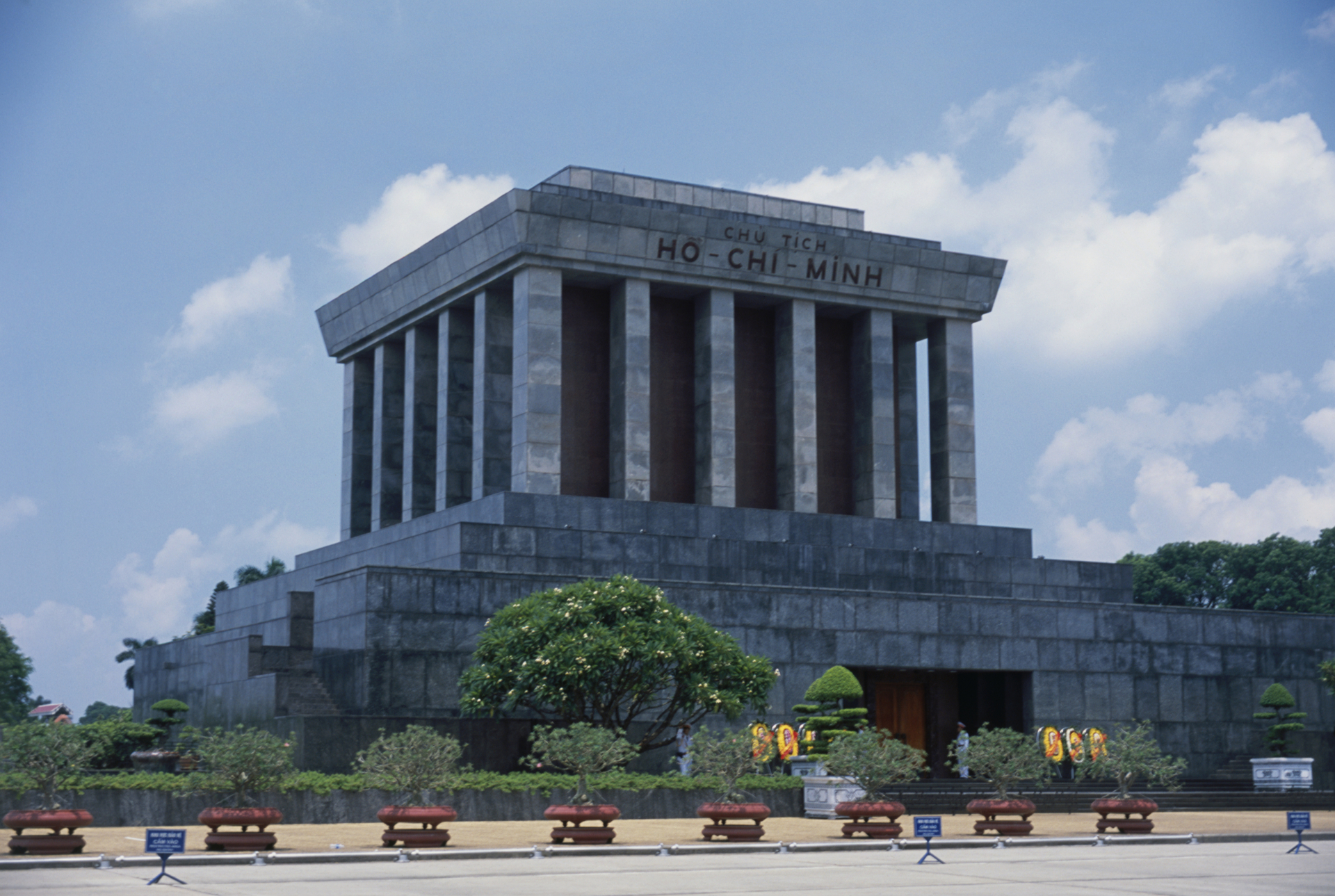 f0253500c37f4f6a9b0ab63d3f542627-ho-chi-minh-mausoleum-complex