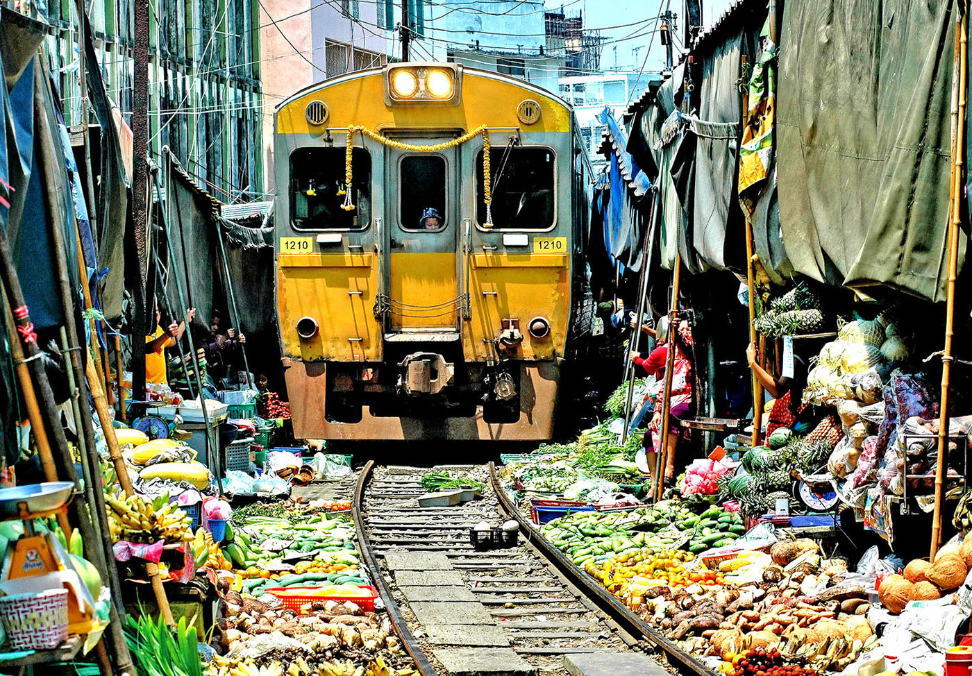 Maeklong-Railway-Market-1