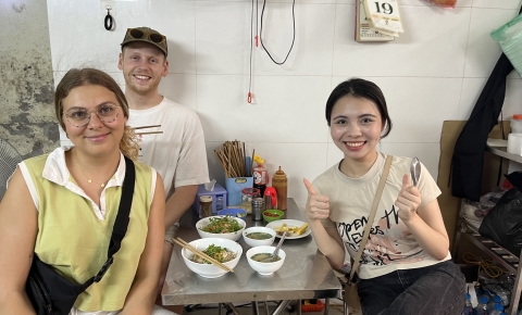 Hanoi Food Tour with Train Street Visit  - ảnh 3
